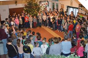 Adventi éneklés