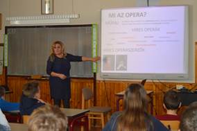 Vendgnk Balogh Mria, az opera nagykvete